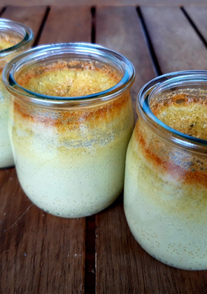 Una foto de Flan de coco triple sin