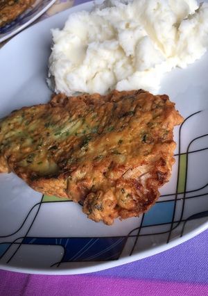 Una foto de Escalope de pescado con puré de papa 🥔