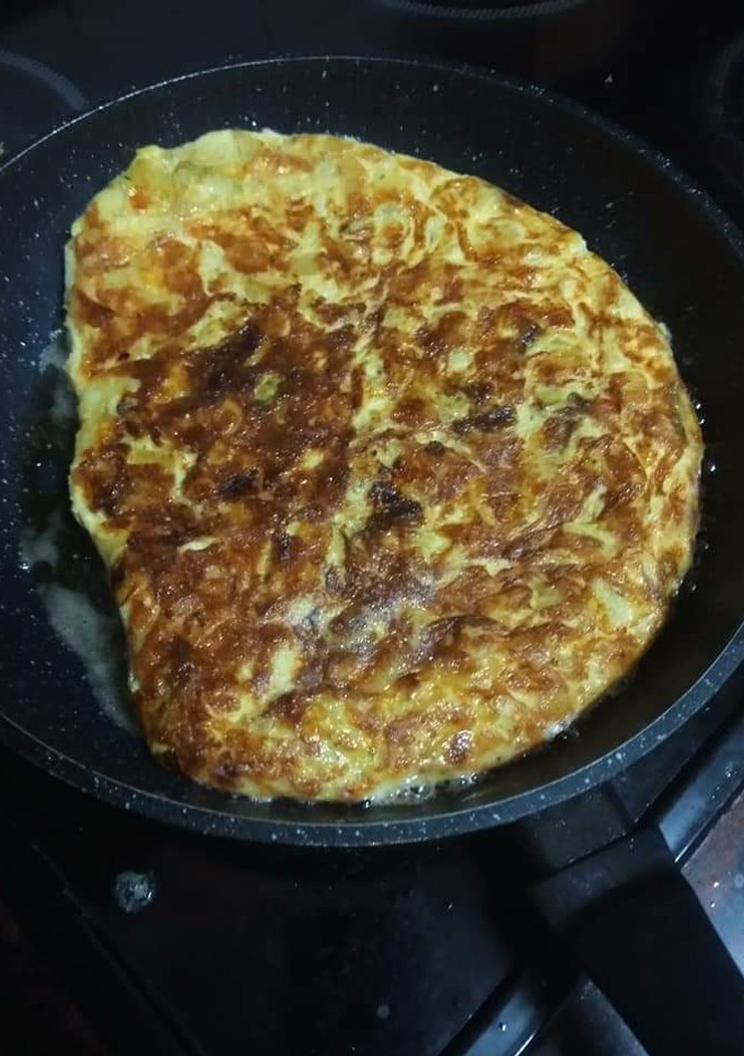 Una foto de Tortilla de papas, cebolla y calabacín