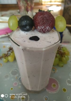 A picture of Mix fruit smoothie.