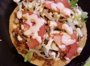 Una foto de Tostadas de carne molida "fácil y delicioso"