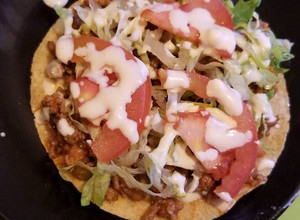 Una foto de Tostadas de carne molida "fácil y delicioso"