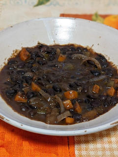 Una foto de Judías negras con rabo de cerdo