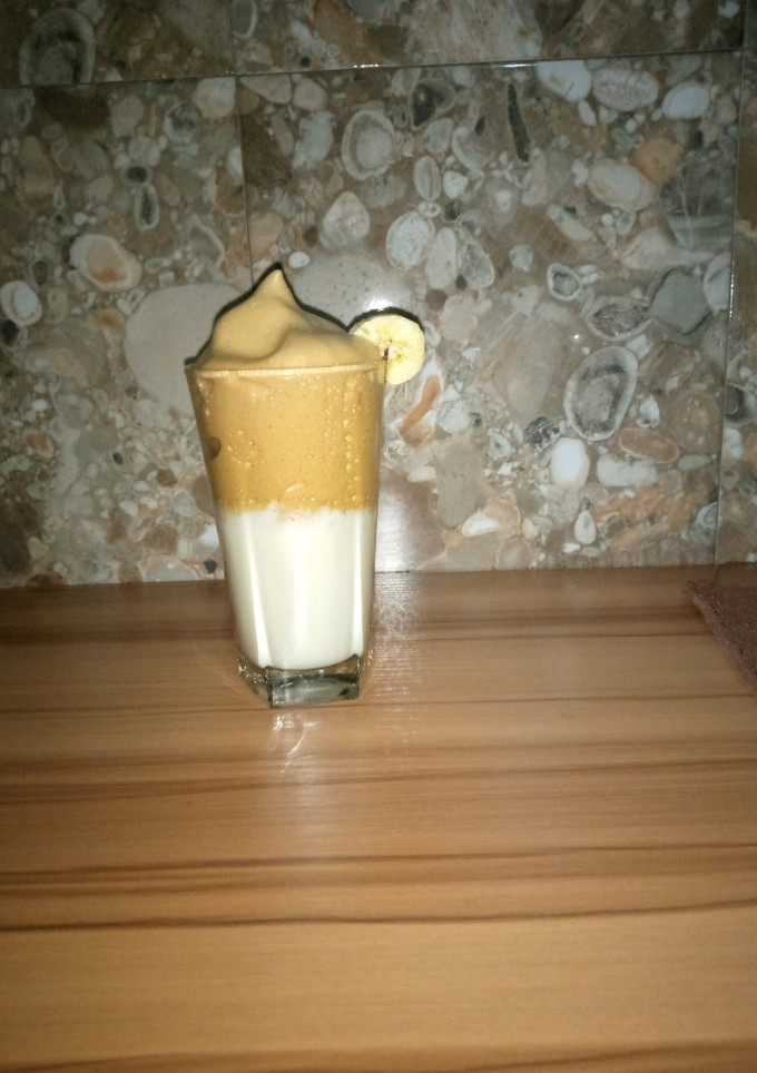 A picture of Dalgona coffee.
