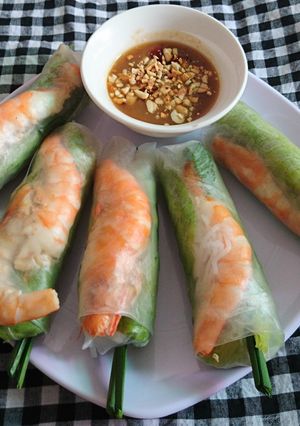 A picture of Gỏi cuốn (Vietnamese Spring Rolls).
