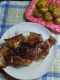 Chuleta de cerdo con miel y papines al verdeo