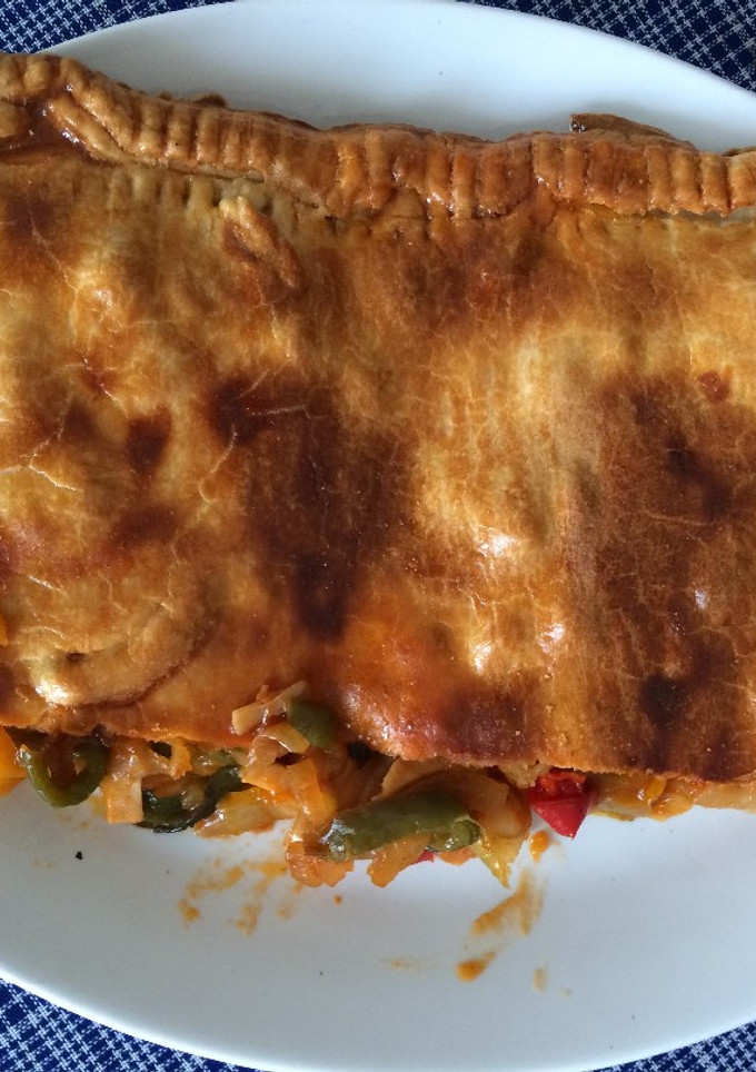 Una foto de Empanada de verduras y pollo