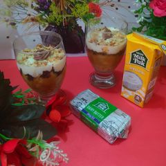 A picture of Walnut and pineapple dessert.