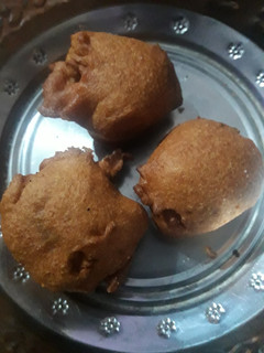 உருளைக்கிழங்கு போண்டா(potato bonda recipe in tamil) செய்முறை முக்கிய புகைப்படம்