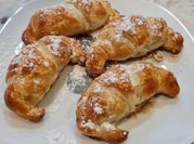 Una foto de croissant chocolate de hojaldre