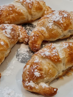 Una foto de Mini croissant de chocolate