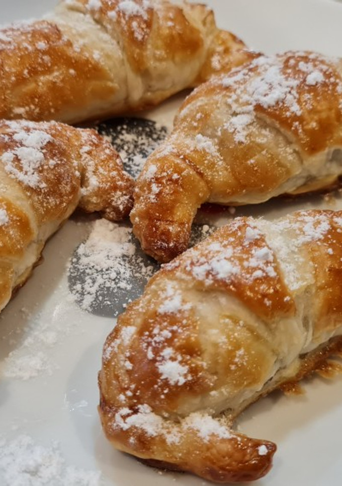 Una foto de Mini croissant de chocolate