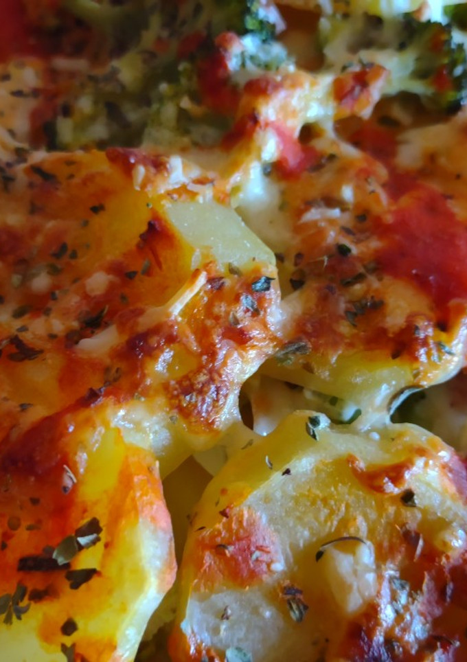 Una foto de Brócoli con patatas y mozzarella