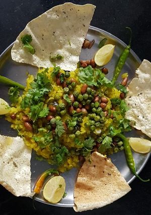 બટેટા પૌહા રેસીપી મુખ્ય ફોટો