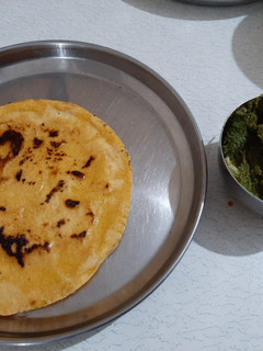મકાઈ ના રોટલા (Makai Rotla Recipe In Gujarati) રેસીપી મુખ્ય ફોટો