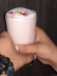 मखमली लस्सी। रेसिपी मुख्य फोटो