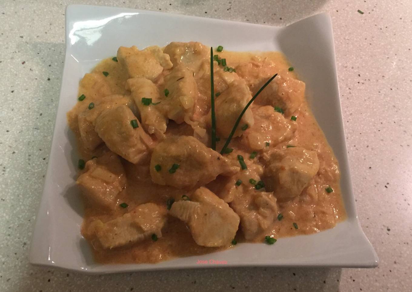 Pollo de corral al curry