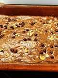 Brownie de chocolate y avellana sin lactosa con escamas de sal y chispas de chocolate 🍫