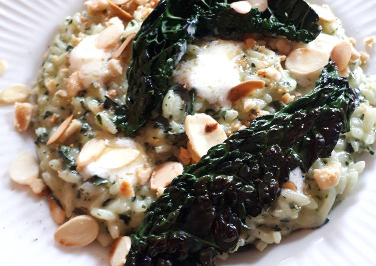 Risotto Acquerello al cavolo nero con mandorle tostate mantecato al mascarpone