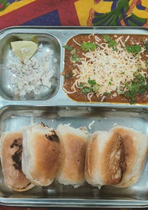 A picture of Cheese Pav Bhaji.
