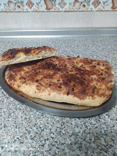 Una foto de Coca de forner con piñones (sin gluten)