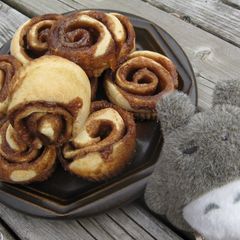 A picture of Cinnamon Knots.