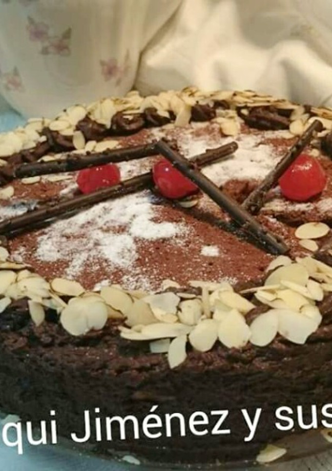 Una foto de Tarta de chocolate mantequilla y almendras