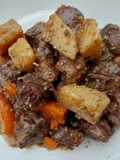 Ternera estofada al vino tinto con picada catalana