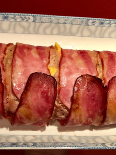 Una foto de Rollo de carne relleno de jamón y queso 🧀