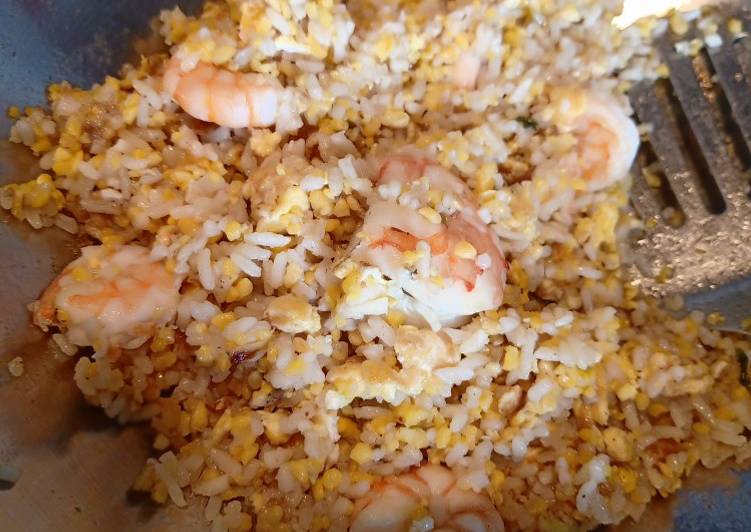 Langkah Mudah untuk Menyiapkan Nasi goreng yang chow simple, Enak Banget