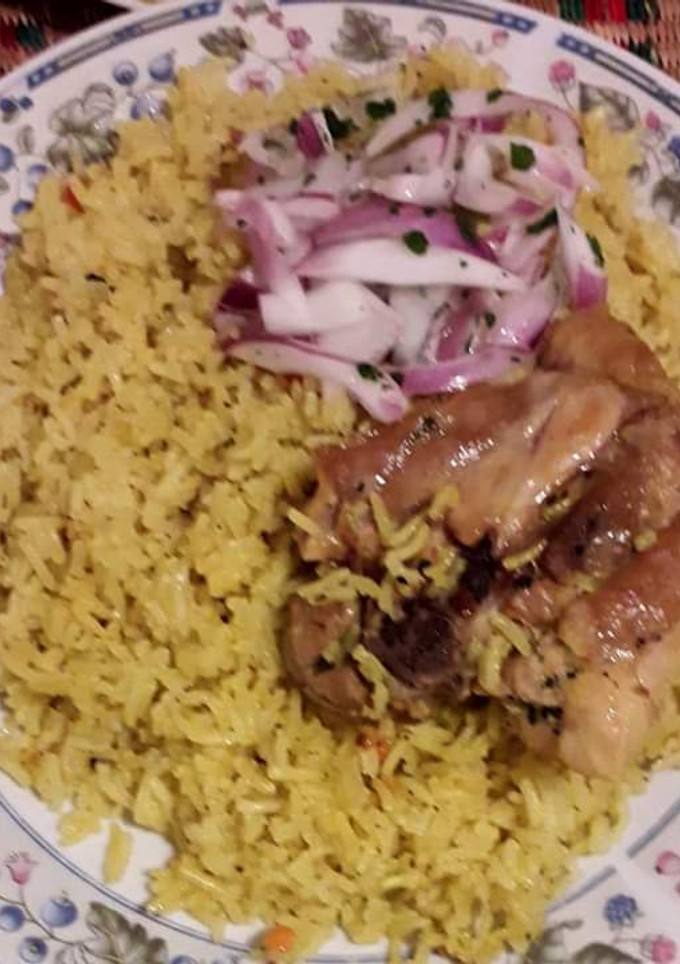 Una foto de Arroz con pollo (versión azafrán)