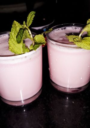 A picture of Mix fruit jam milkshake.