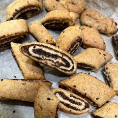 A picture of Palestinian Date cookies - Makrouta.