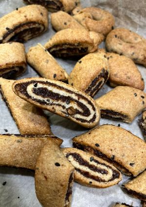 A picture of Palestinian Date cookies - Makrouta.