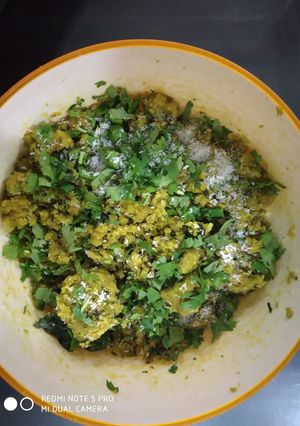 A picture of Methi muthiya dhokla.