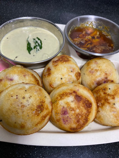 குழிப்பணியாரம் (Kuzhipaniyaram recipe in tamil) செய்முறை முக்கிய புகைப்படம்
