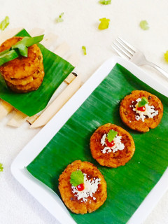 બનાના ચીઝી કટલેટસ (Banana Cheesy Cutlet Recipe In Gujarati) રેસીપી મુખ્ય ફોટો