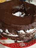 Torta Húmeda de Chocolate, Chantilly y Fresas