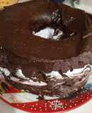 Torta Húmeda de Chocolate, Chantilly y Fresas