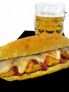 Foto principal de Bocadillo de albóndigas de pollo con salsa Buffalo