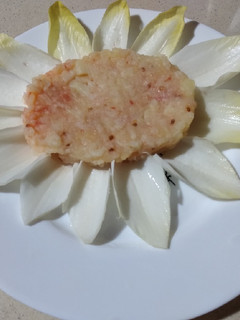 Una foto de Ensalada de endivia con puré de tomate