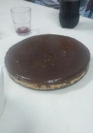 Una foto de Torta de dulce de leche crema y chocolate