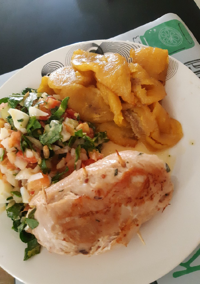 Una foto de Pechuga rellena jamón, queso y acelga - ensalada de acelga