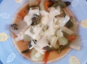 Una foto de Chayotes con rajas y quesillo