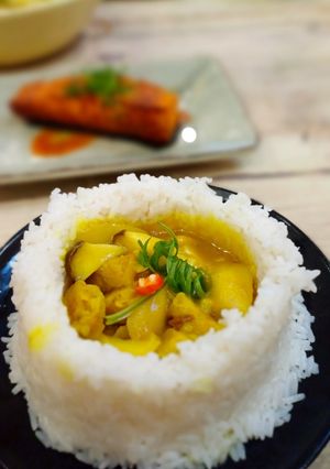 Hình của món Tempeh đậu gà, nấm đùi gà sốt bơ tỏi.