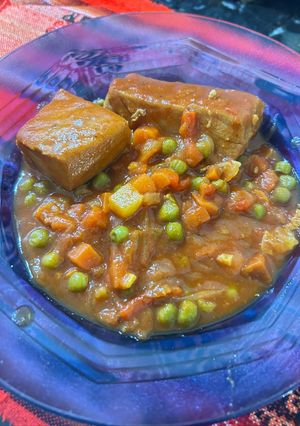 Una foto de Atún rojo en salsa portuguesa (con lo que hay en casa)