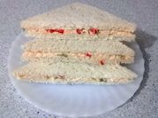 Una foto de sandwich de pechuga de pollo