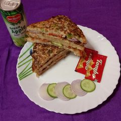 A picture of Uttapam Sandwich.