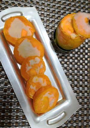 A picture of Mango kulfi.