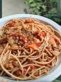 Spaguettis con verduras y atún
